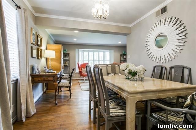 8521 Lockhaven Dr - Family Room