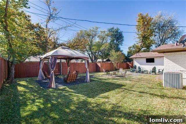 Park Forest Reno: Expansive 2,300+ SqFt with Open-Concept Living and Premium Amenities 30 Grassy backyard area offering space for play and gardening