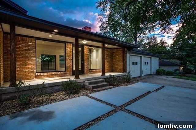 Lochwood's Sweet Escape: A Beautifully Remodeled Ranch 12 Spacious Backyard for Entertainment