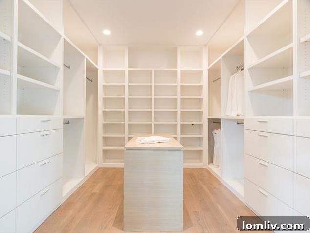 6722-Deloache-master-closet