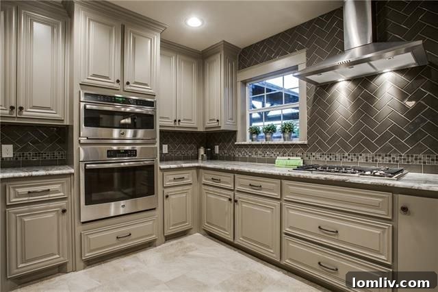 3615 S Versailles Ave - Luxurious Master Bathroom