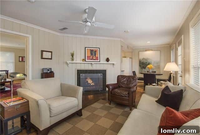 6207 Monticello Ave - Cozy Living Room with Fireplace