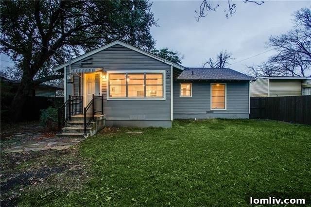 3930 Beechwood Lane - Well-maintained lawn and garden areas