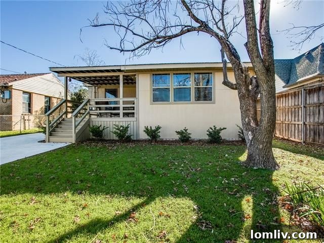 Cozy backyard space of 2615 Alco Ave, ideal for relaxation