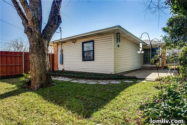 Rear view of the charming cottage at 10655 Longmeadow Dr