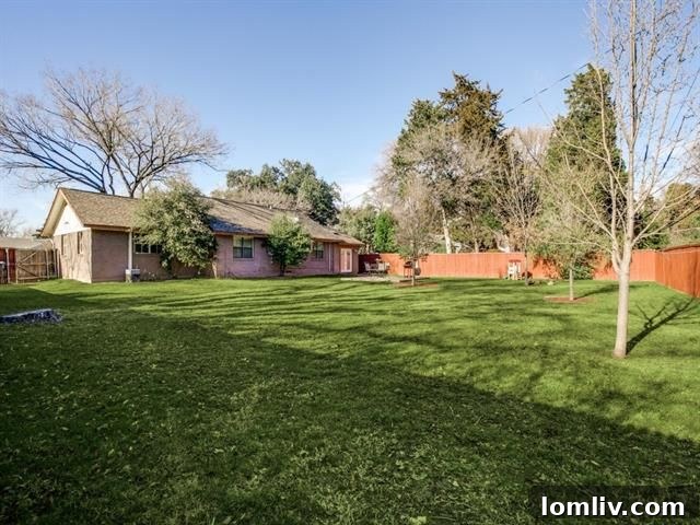 Casa Linda Retreat on 0.33 Acres with Inviting Courtyard and Grand Backyard Oasis 11 Another Bathroom Angle - 9206 Forest Hills Blvd