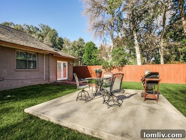 Casa Linda Retreat on 0.33 Acres with Inviting Courtyard and Grand Backyard Oasis 8 Kitchen and Dining Area - 9206 Forest Hills Blvd