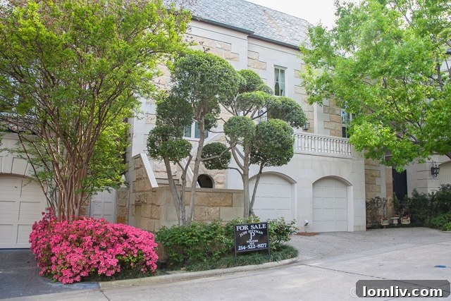 The serene courtyard of Place des Vosges Dallas, luxury French-inspired chateaus