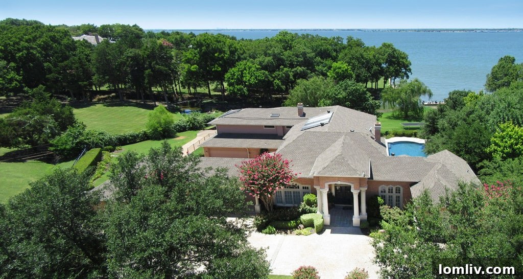 Architectural Beauty of 132 Shepherd’s Glen Road Estate
