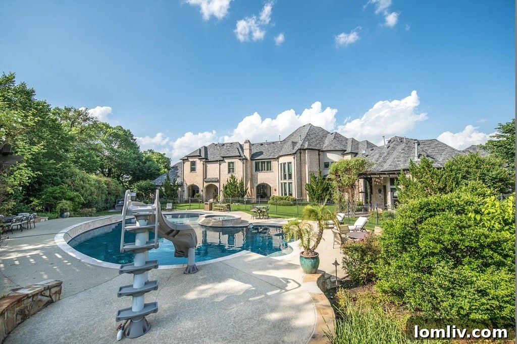 Hit a Home Run This Opening Day: Explore Arlington's 7 Most Luxurious Homes 8 Luxurious European-style mansion in Loch Highlands Estates