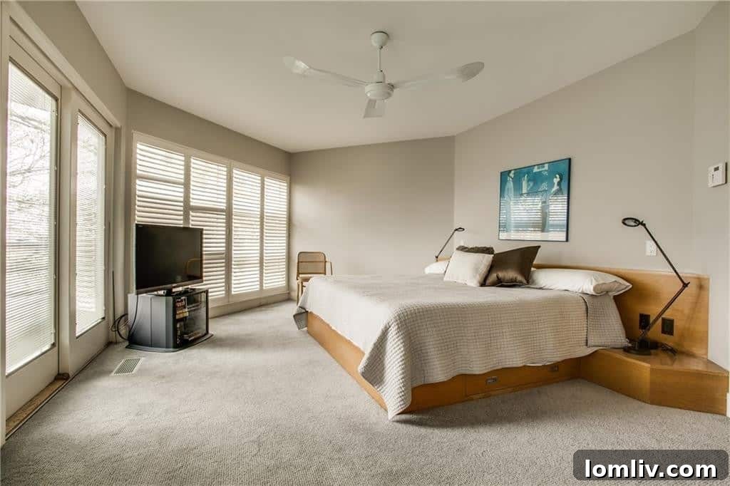 Tokalon Master Bedroom with Balcony Access