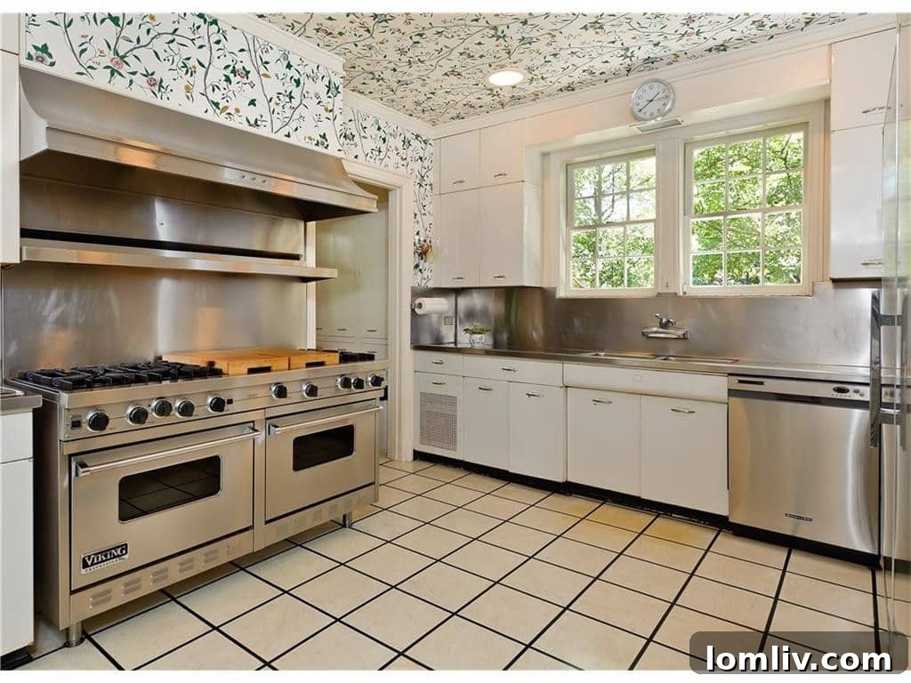 Dave Perry-Miller Curates Dallas' Finest Architecture: Korn, Thompson, Dilbeck 12 Modern, renovated kitchen at 4248 Armstrong Parkway blending past and present