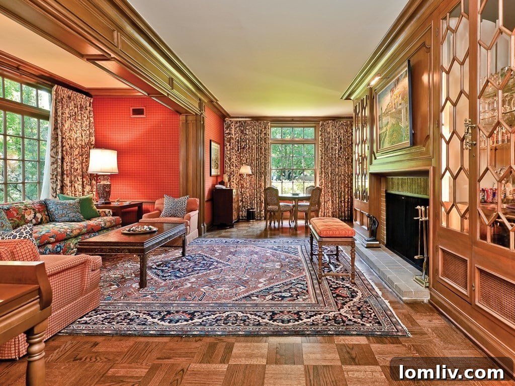 Dave Perry-Miller Curates Dallas' Finest Architecture: Korn, Thompson, Dilbeck 13 Spacious great room at 4248 Armstrong Parkway, ideal for gatherings