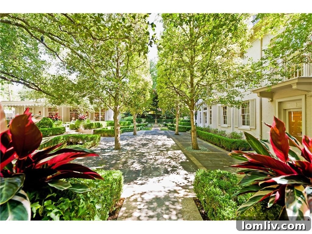 Dave Perry-Miller Curates Dallas' Finest Architecture: Korn, Thompson, Dilbeck 31 Lush gardens and landscaping at 4248 Armstrong Parkway