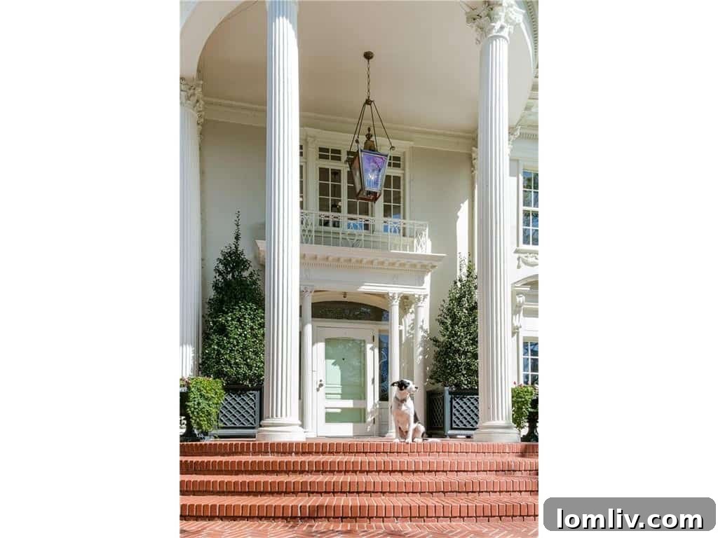 Dave Perry-Miller Curates Dallas' Finest Architecture: Korn, Thompson, Dilbeck 34 Welcoming porch area at 4908 Lakeside Drive