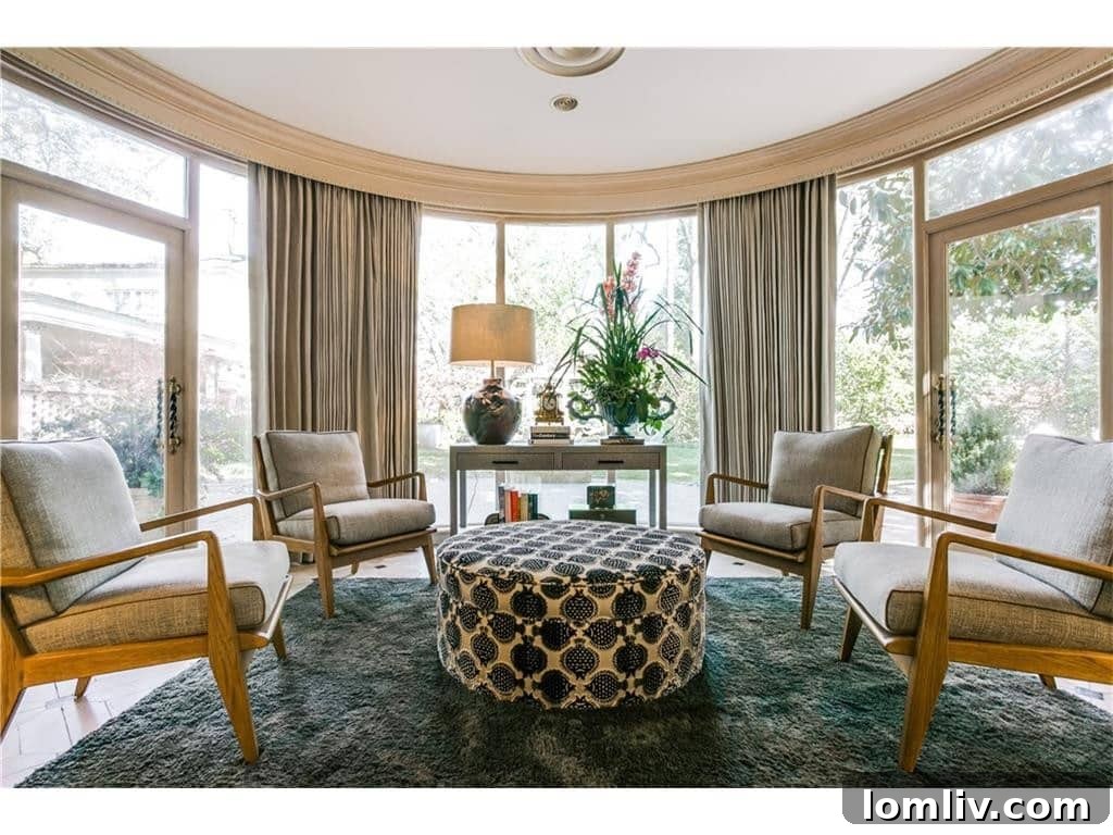 Dave Perry-Miller Curates Dallas' Finest Architecture: Korn, Thompson, Dilbeck 52 Inviting lounge area at 4908 Lakeside Drive