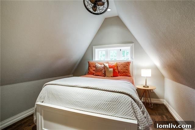 Master bedroom at 6934 Hammond Ave