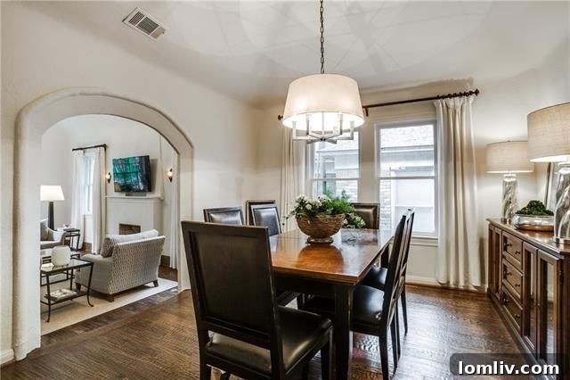 Dining room at 6934 Hammond Ave