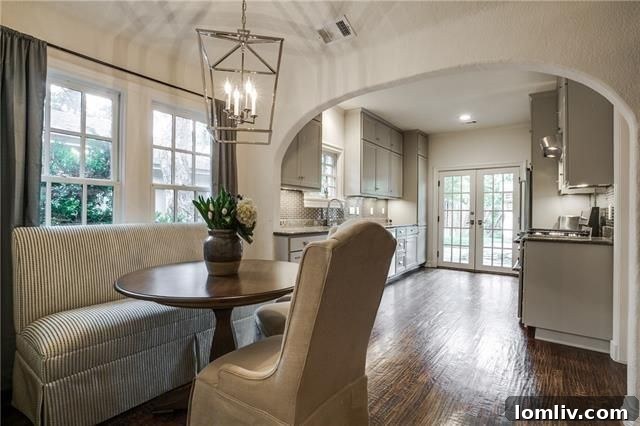 Breakfast nook at 6934 Hammond Ave