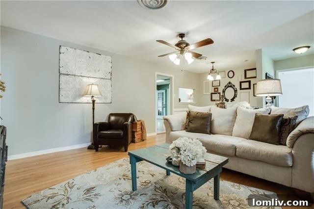 Guest bedroom or secondary bedroom with ample space