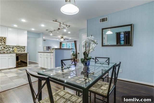 Dining area adjacent to the kitchen