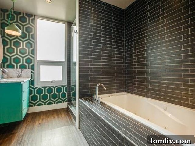 706-Kessler-Woods-Master-Bath-2