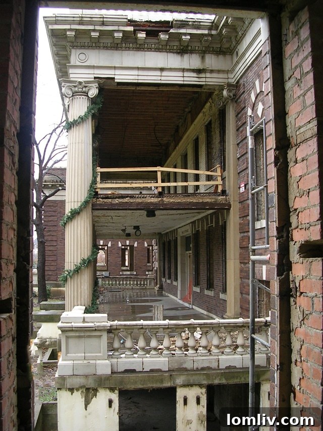 Interior corridor of abandoned Parkland Hospital