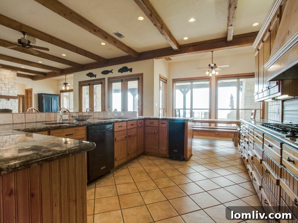 Breakfast Nook with Lake Views, Bright and Welcoming Space