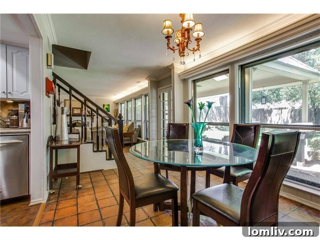 Cozy breakfast nook adjacent to the kitchen, ideal for casual dining.
