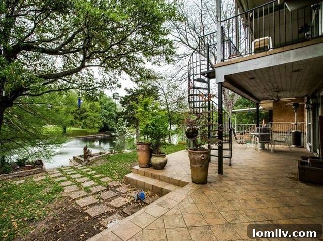 647 Bizerte Avenue Back Patio - Outdoor Entertaining