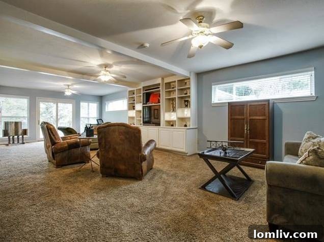 647 Bizerte Avenue Den - Cozy Family Room