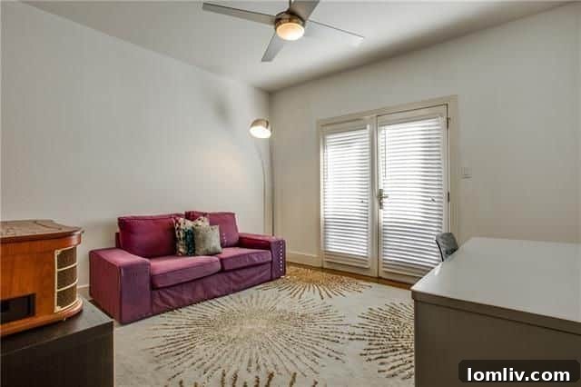 Living Room with Modern Decor and Ample Seating