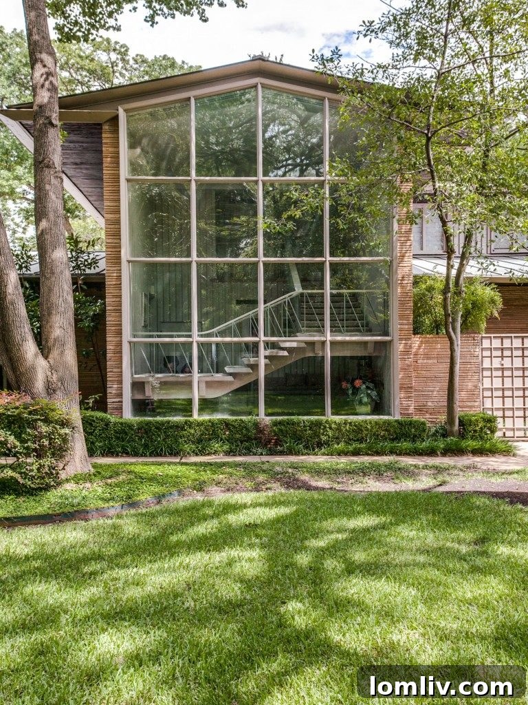 Stunning mid-century modern architecture of the Grady Vaughn House in Dallas