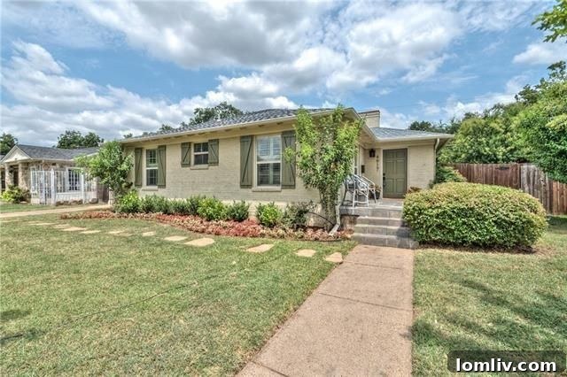 Charming Dallas Cottage Exterior - 4917 Wateka Drive