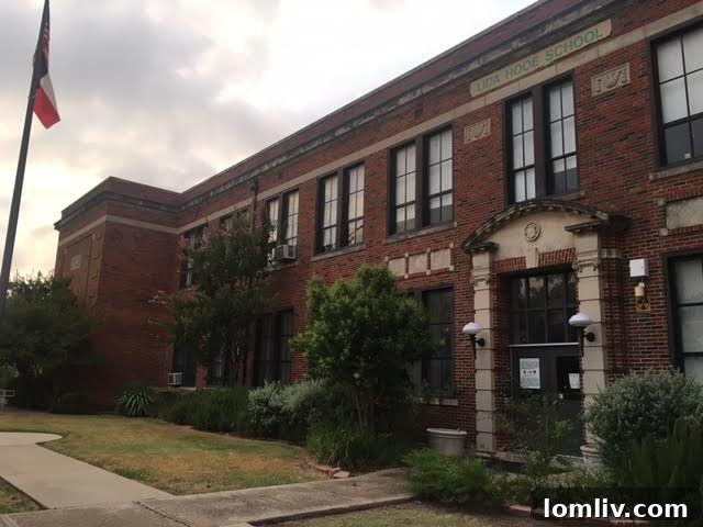 Lida Hooe Elementary building in Bishop Arts