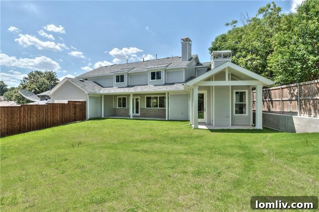 10136-Robin-Hill-Lane-back-yard-1024x681