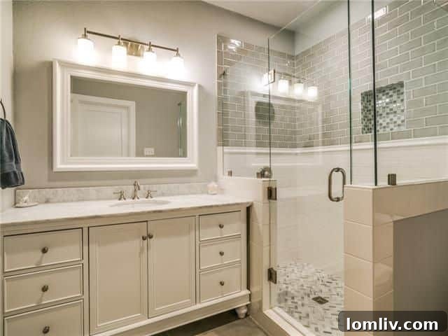 Luxurious marble-clad full bathroom
