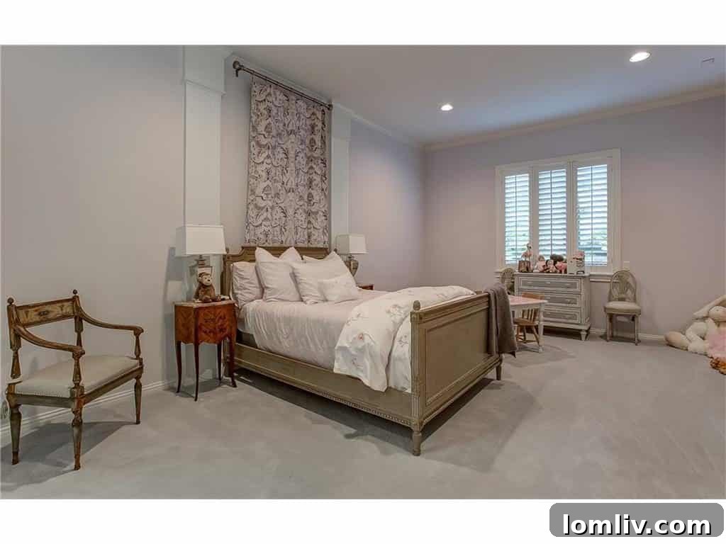 Guest Bedroom or Home Office Space