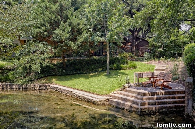 Your Exclusive Tour of a Modern Mile Mid Century Home 5 Modern Mile Dallas Home Tour, midcentury modern home exterior with curated modern landscaping