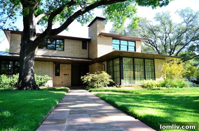 The 1951 Prior House in Greenway Parks, a significant mid-century modern design by Jon Carsey.