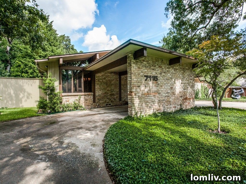 Stunning exterior view of 7115 Brookshire Circle, a classic Dallas Midcentury Modern home by Lyle Rowley.