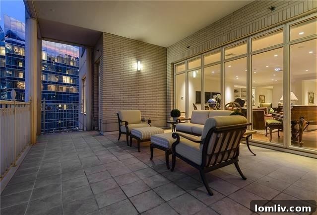 Ritz Unit 1802 Spacious Covered Patio with City Views