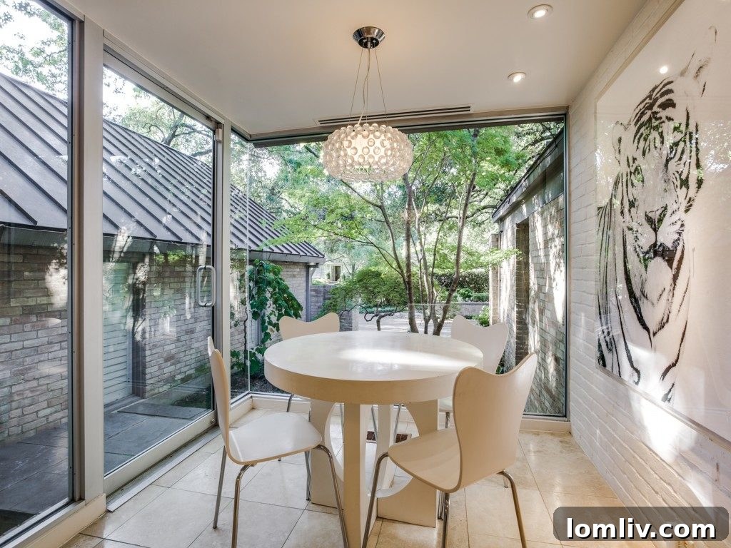 5330 Drane Drive Breakfast Nook