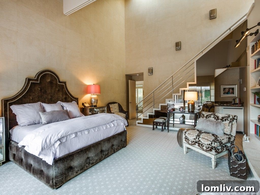 5330 Drane Drive Master Bedroom Stairway