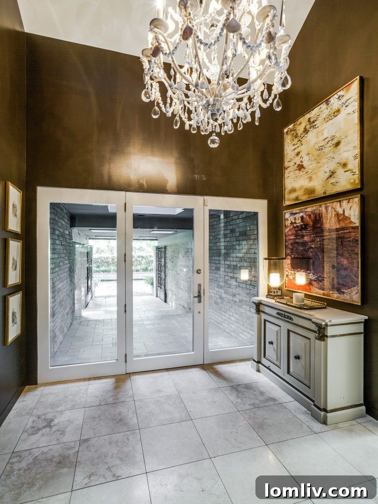 5330 Drane Drive Dining Room Mirrors