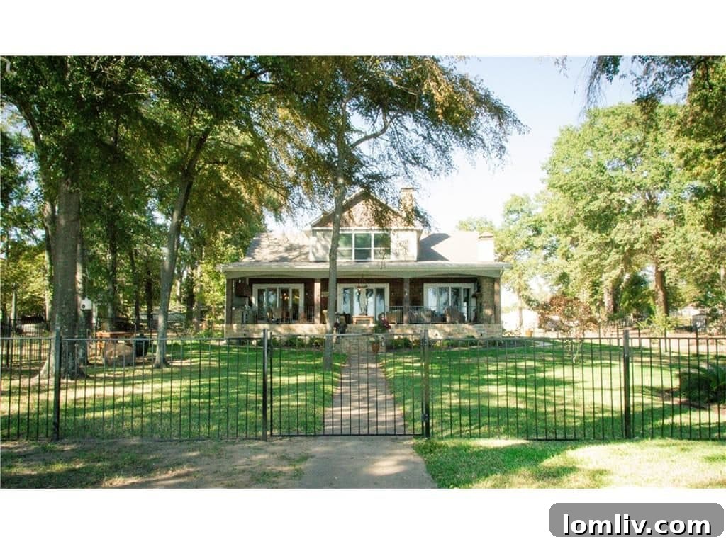 Charming Curb Appeal of 115 Waterfront Drive Lake House