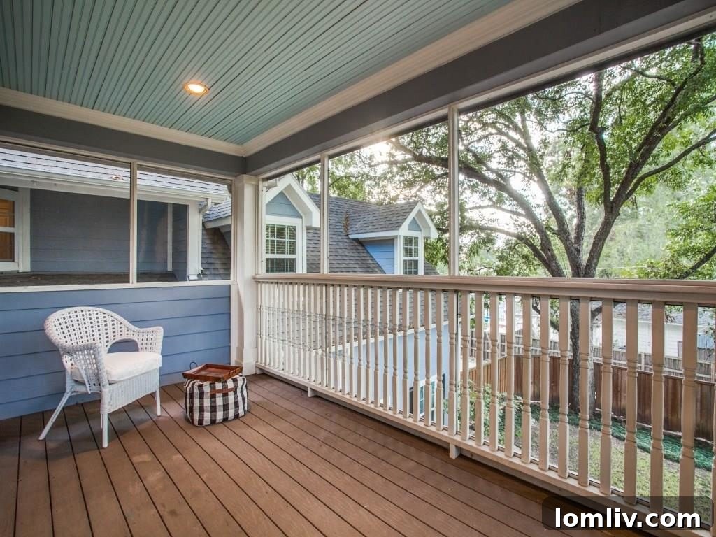 Peninsula Perfection: Adorable Southern Traditional, Steps to White Rock Lake 19 Tastefully decorated secondary bathroom