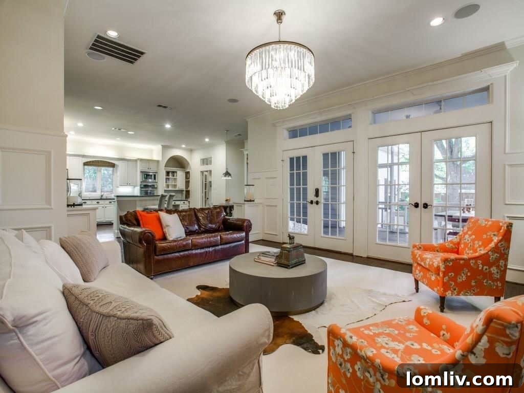 Peninsula Perfection: Adorable Southern Traditional, Steps to White Rock Lake 6 Cozy breakfast nook or casual dining area adjacent to the kitchen