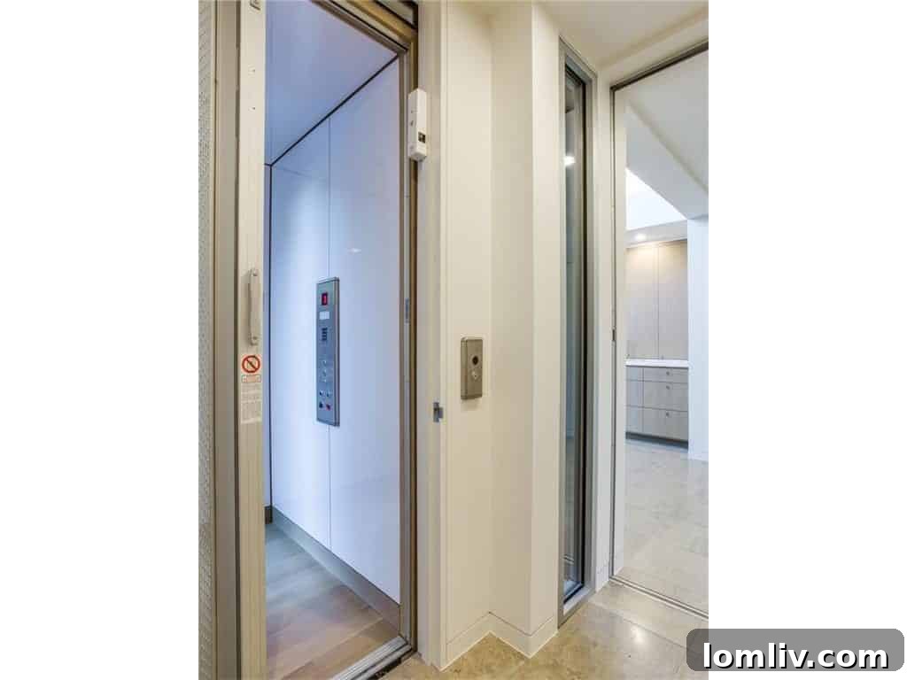 Modern Bathroom: Sleek Fixtures