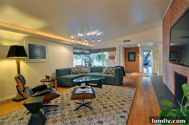 6522 Royal Lane Living Room: Spacious and Bright Mid-Century Modern Interior